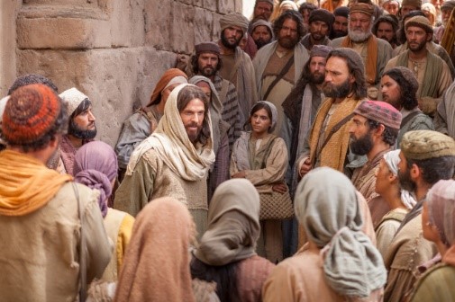 Imagini pentru jesus and crowd